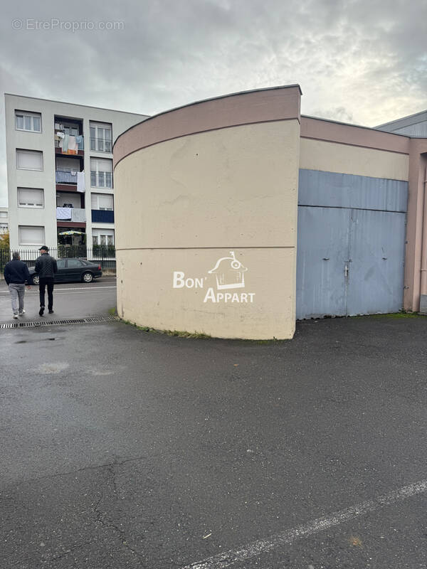 Parking à FAMECK