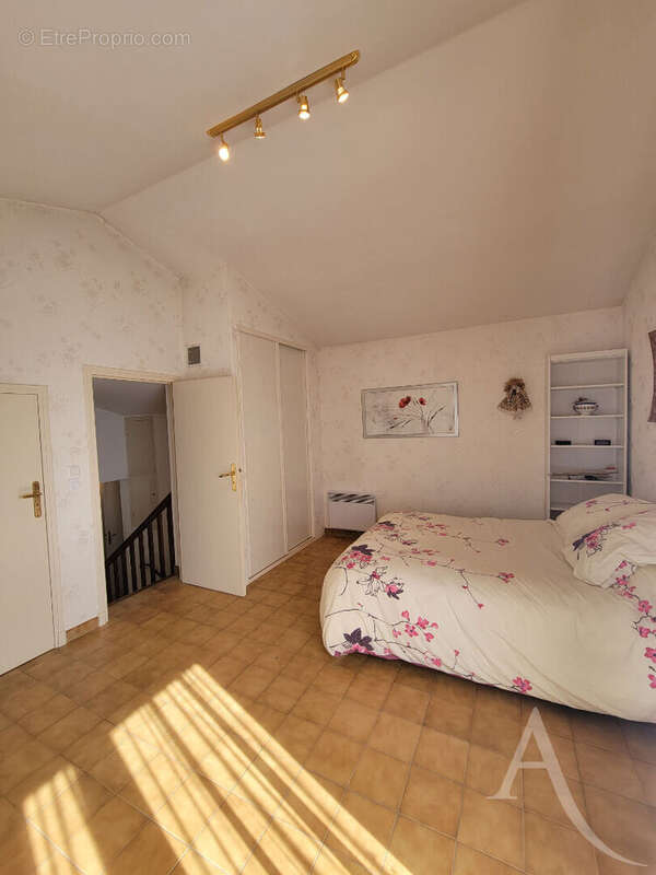 Maison  - 4 chambres - garage et véranda  -  Saint Cyprien - photo 10