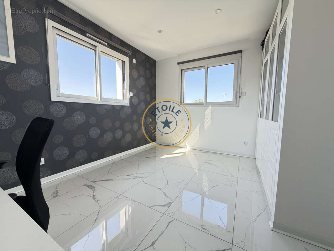 Montreuil-Juigné : maison T5 avec piscine à vendre - photo 10