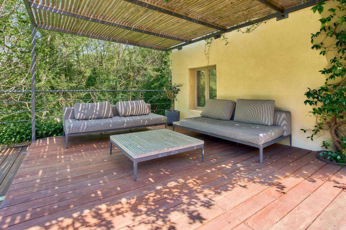 Maison à LE PUY-SAINTE-REPARADE