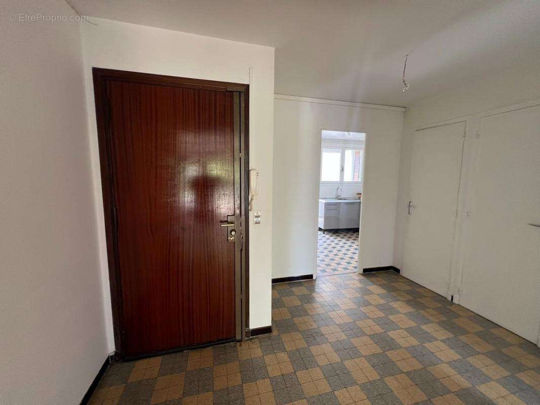 Appartement à MARSEILLE-4E