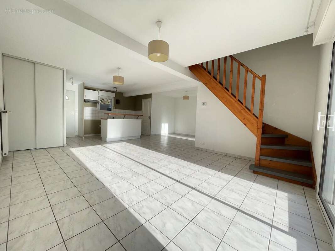 Maison 2003 - 3 chambres + garage + terrasse et jardin proche bourg – Theix - photo 4
