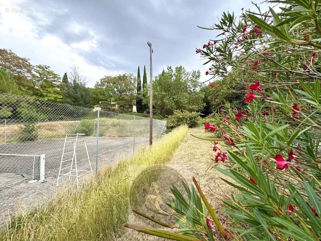 Maison T6 de 175 m² sur terrain de 2 ha avec piscine et tennis - photo 13