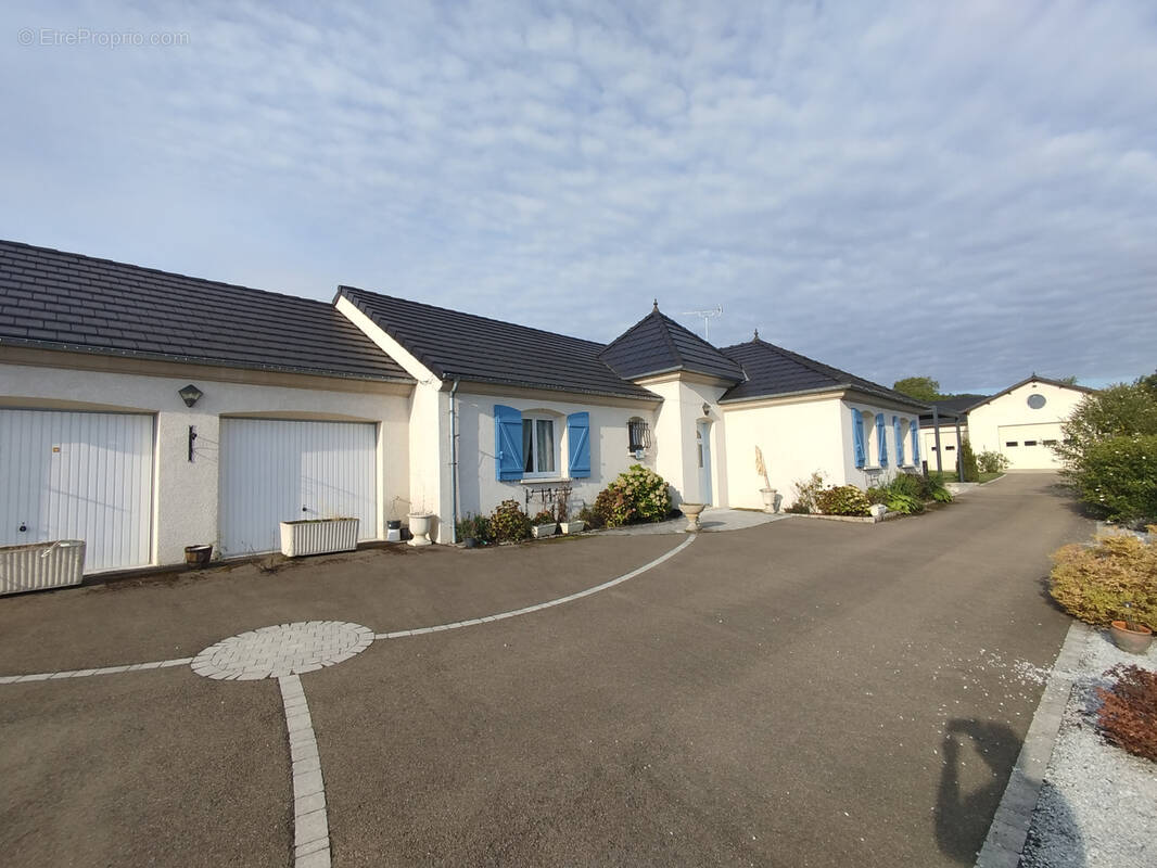 Maison à CHASSY
