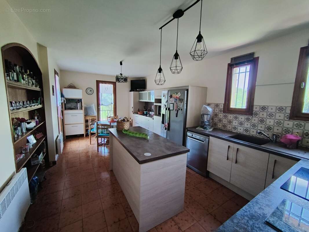 Rare : Villa type 6 à proximité des plages - photo 4