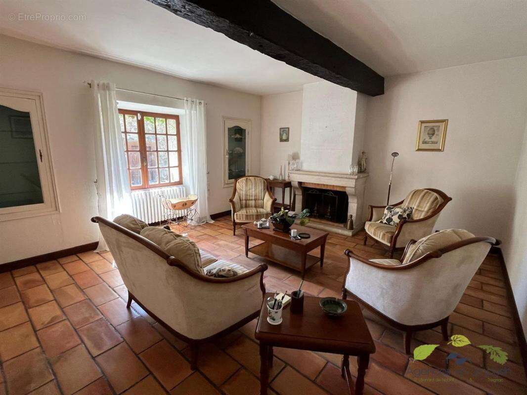 Maison à SAINT-LEONARD-DE-NOBLAT