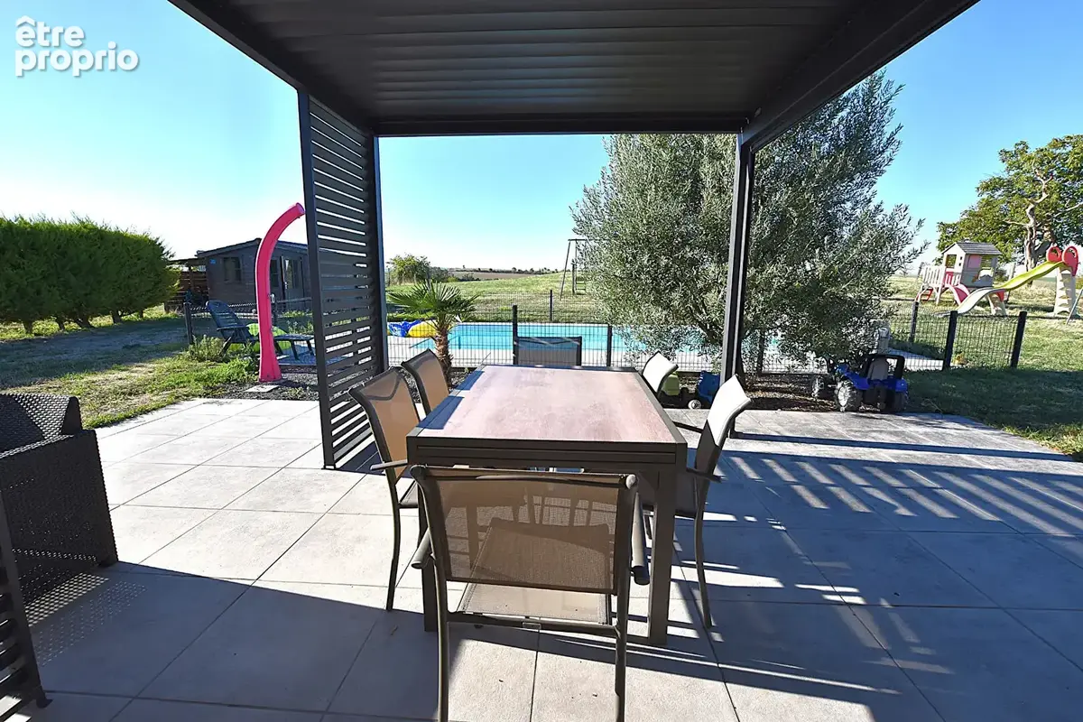 Plain pied avec piscine et terrain de 7500 m2 - photo 7