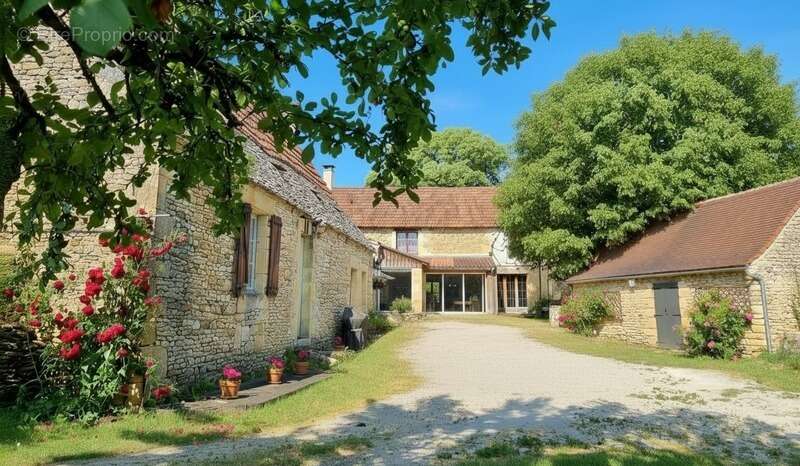 Maison à LA CHAPELLE-AUBAREIL