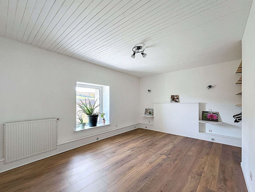 Maison à COURCELLES-SOUS-CHATENOIS