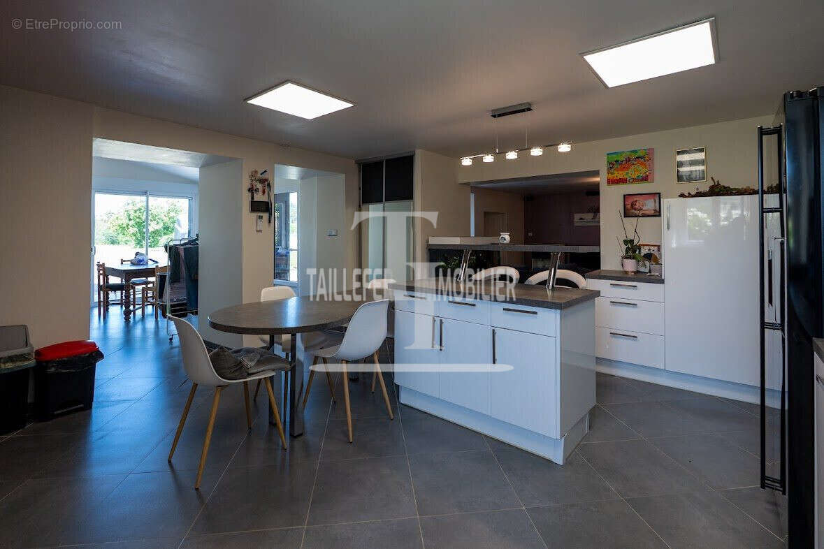 Maison à COULOUNIEIX-CHAMIERS