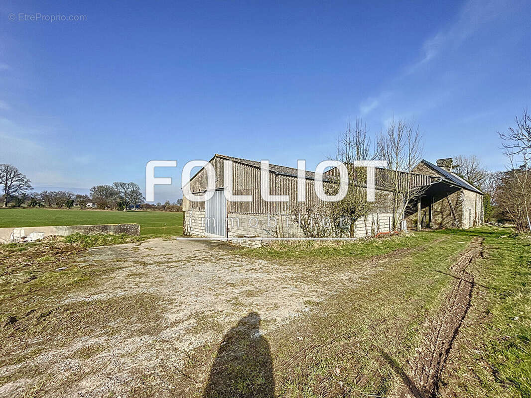 Maison à MONTAIGU-LES-BOIS