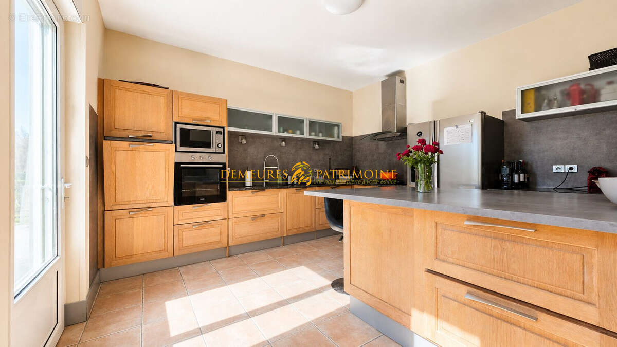 Maison 182 m² à Saint-Yrieix-Sur-Charente  - photo 9