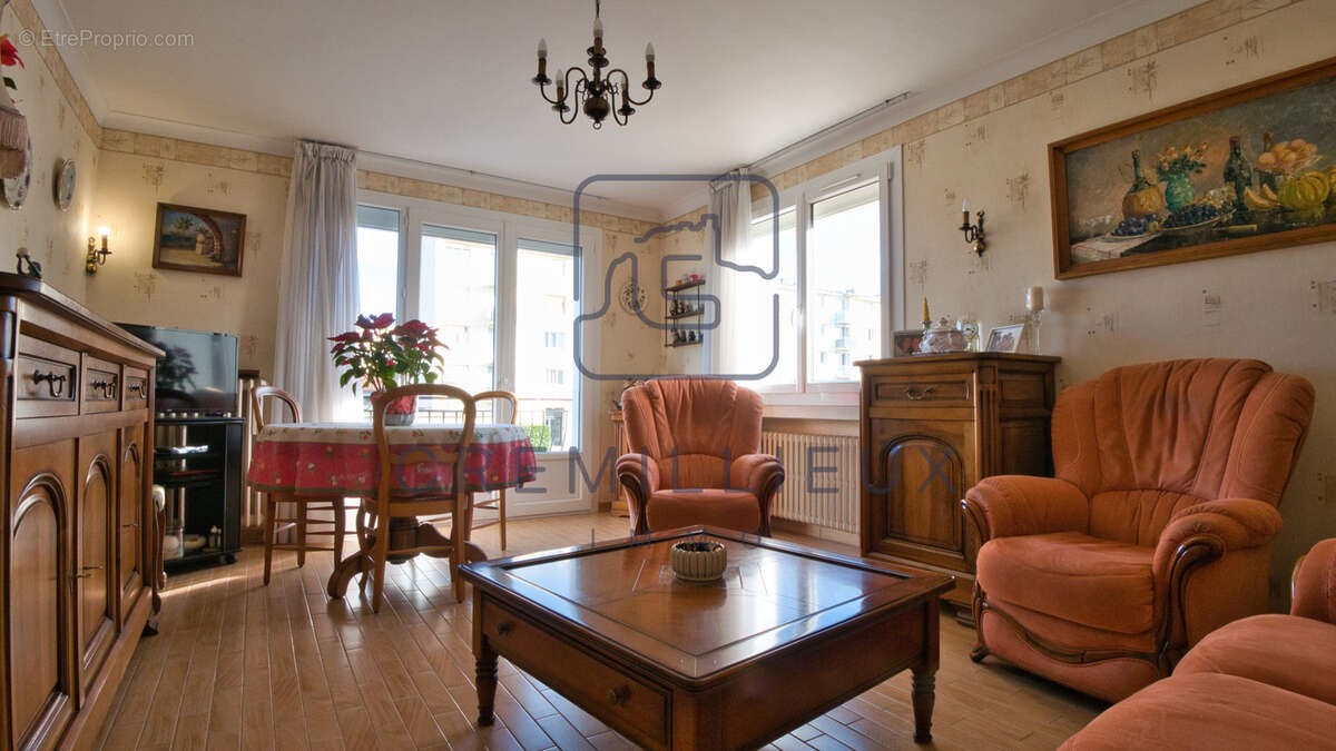 Maison à GUILHERAND-GRANGES