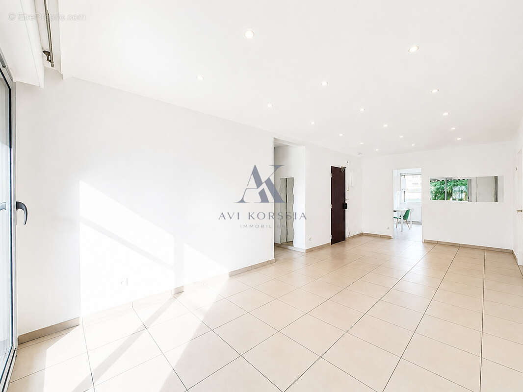 Villeurbanne Gratte-Ciel   Appartement T4 82 m2 avec balcon - photo 5
