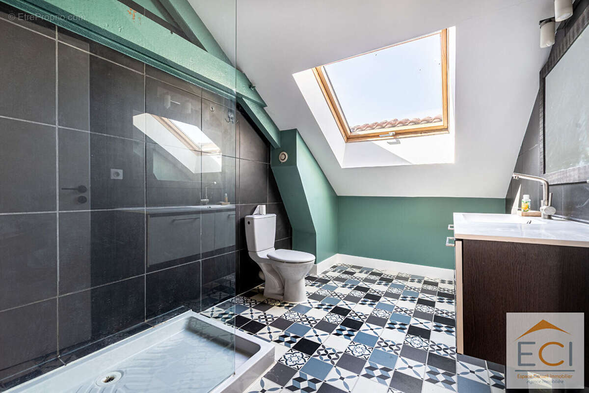 A VENDRE - magnifique loft familial aux beaux volumes - photo 7