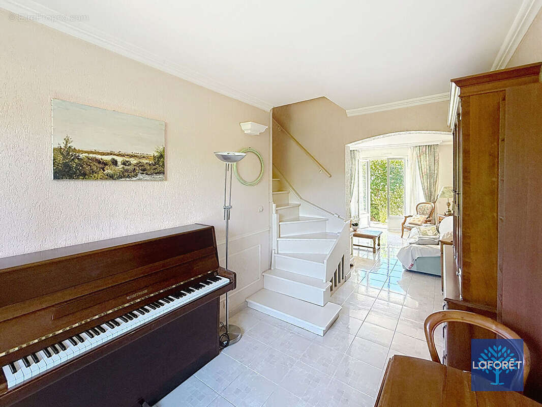 Maison à OLLAINVILLE