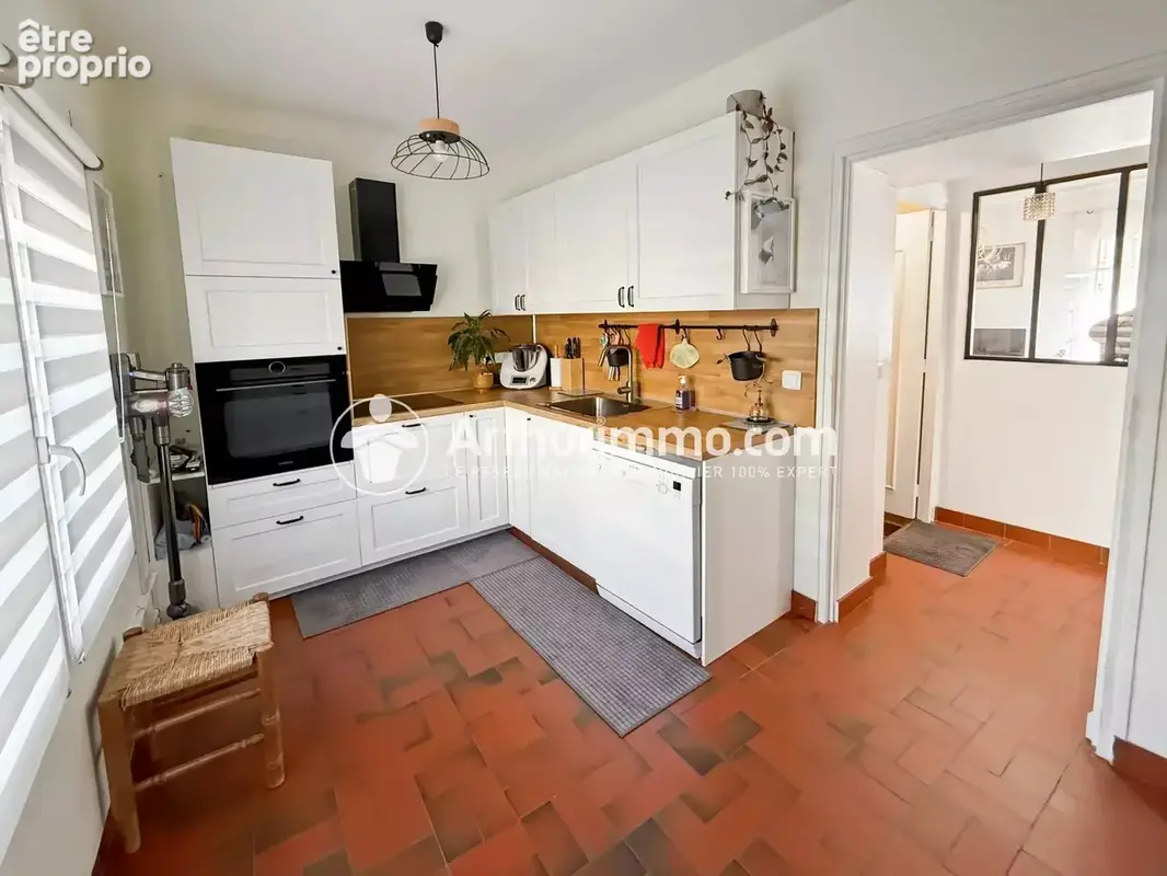 Maison de 5 pieces avec sous-sol et dependances - photo 6