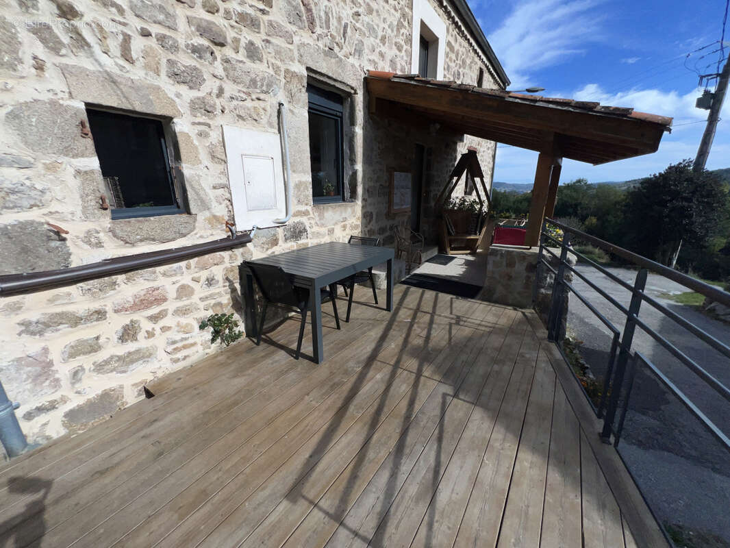 Maison à SAINT-JULIEN-MOLIN-MOLETTE