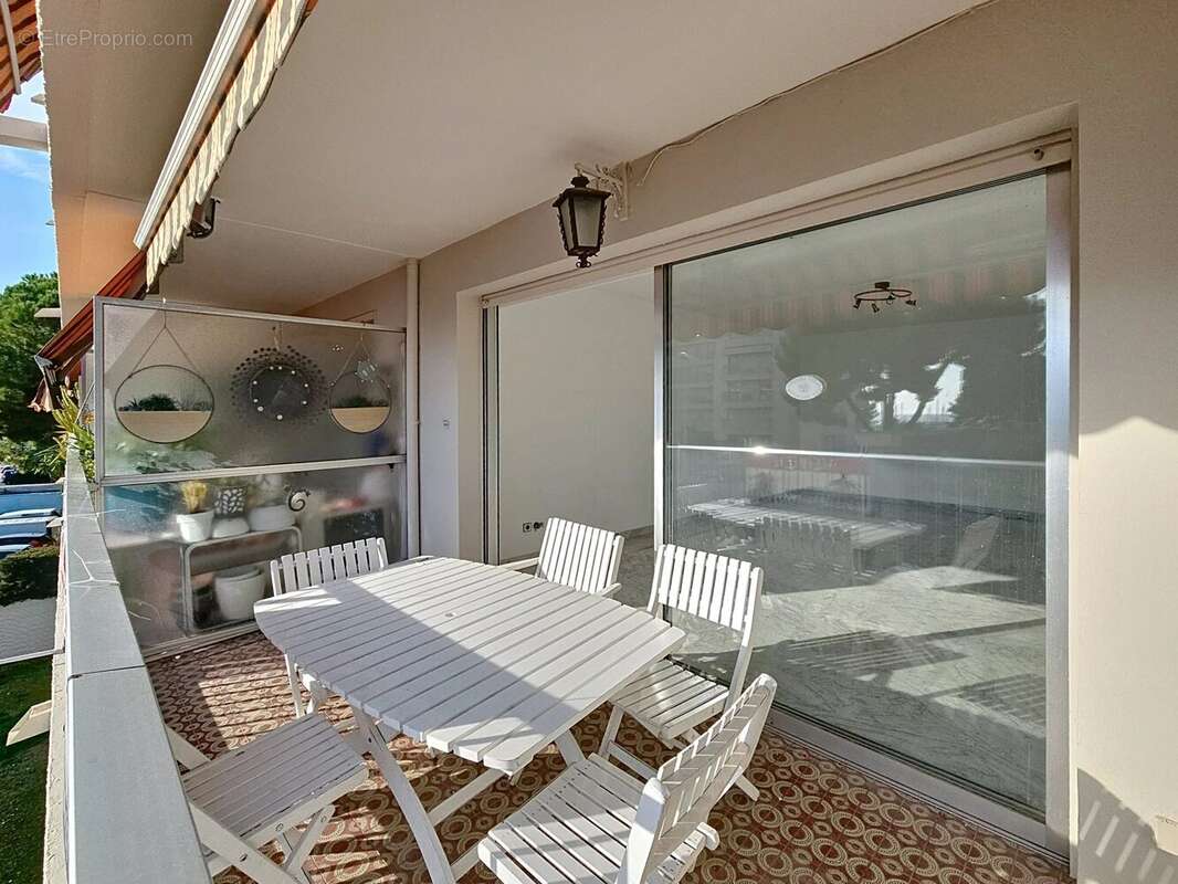 Appartement à SAINT-LAURENT-DU-VAR
