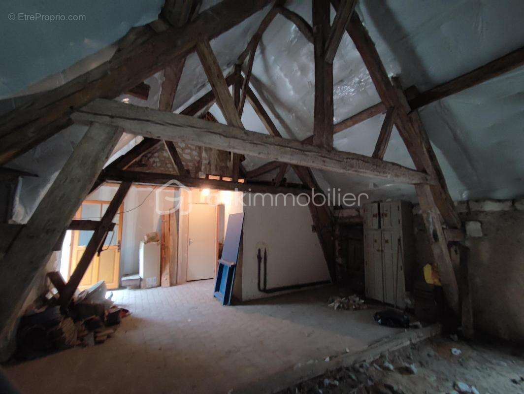 Maison à VILLENEUVE-L&#039;ARCHEVEQUE