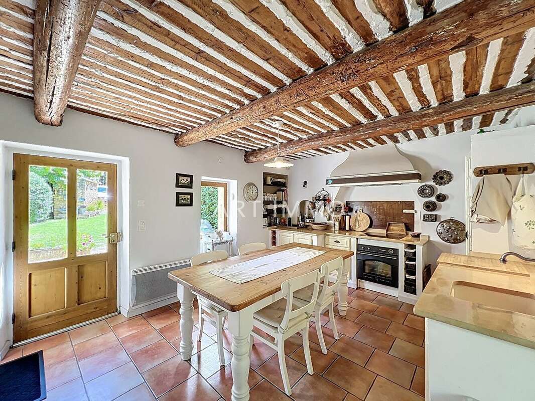 Maison de village avec piscine sur un grand terrain. - photo 10
