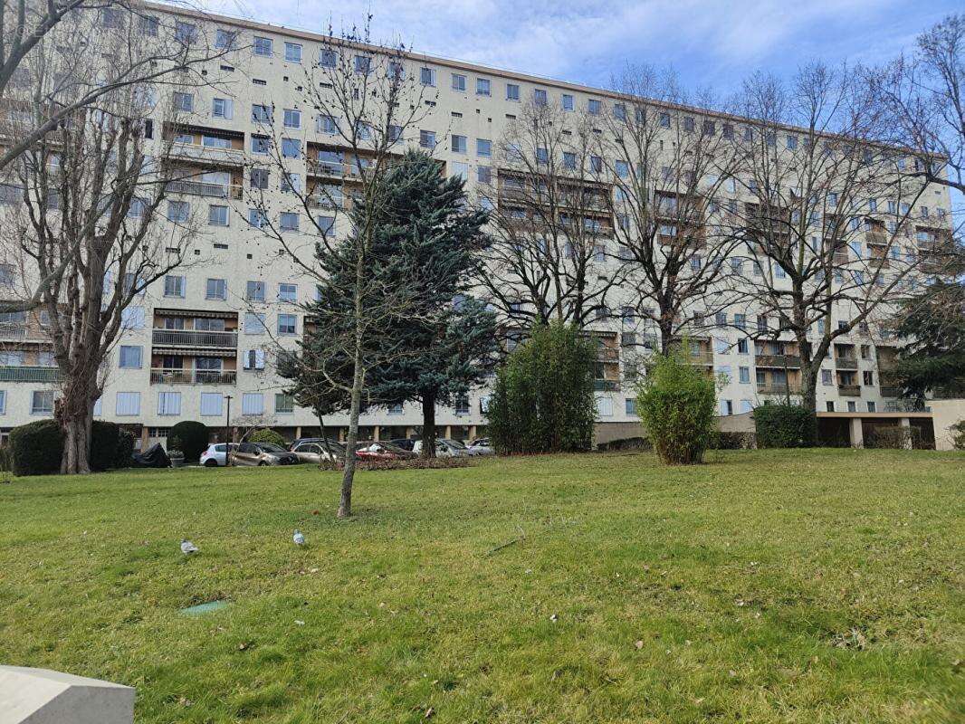 Appartement à FRESNES
