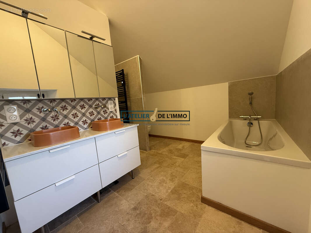 A vendre maison de 247 m2 entièrement rénovée - photo 10