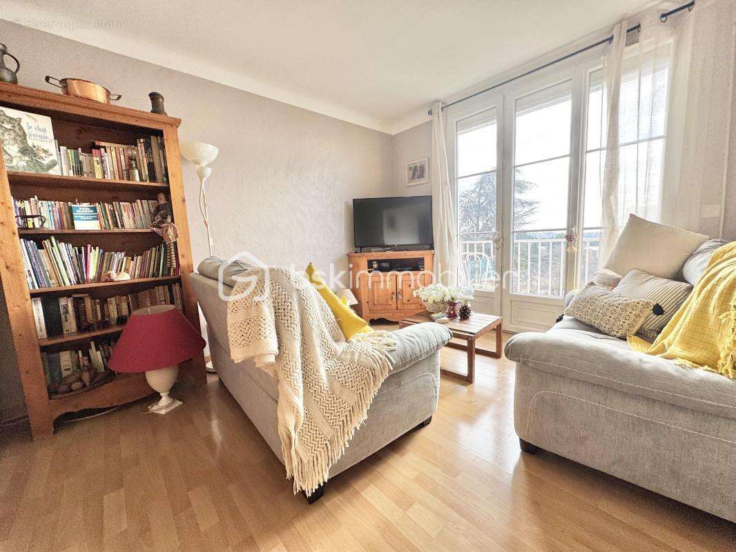 Appartement T3 de 70M2 avec cave et place de parking - photo 4