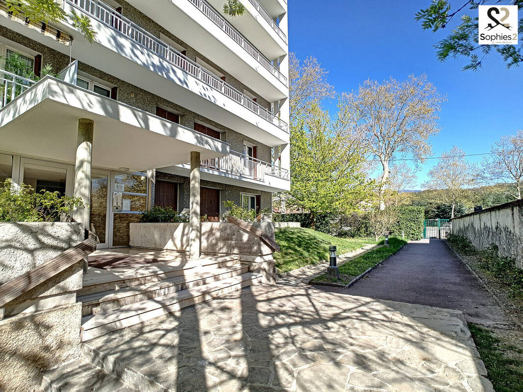 Appartement à LE PONT-DE-CLAIX