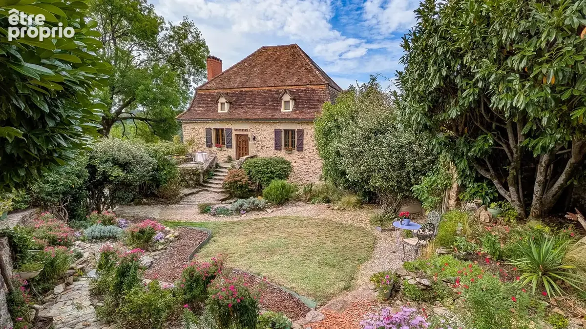 Maison en pierre rénovée de 4 chambres avec grange et vue sur la campagne – Saint-Céré - photo 1