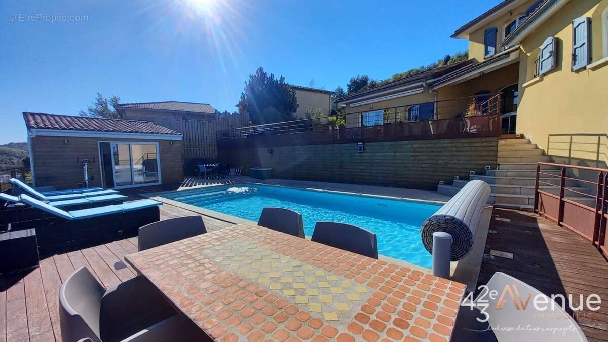 Maison à SAINT-PRIEST-EN-JAREZ