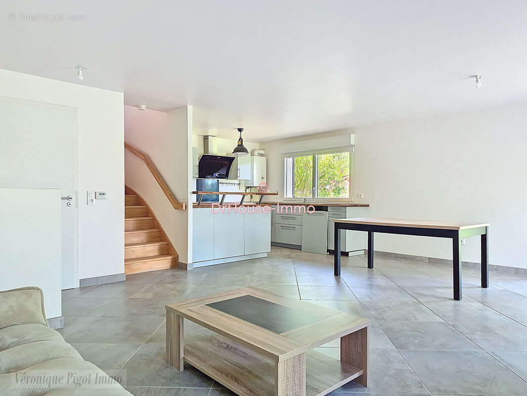 Appartement 85 m² à Saint-Remy-L'honore  - photo 8