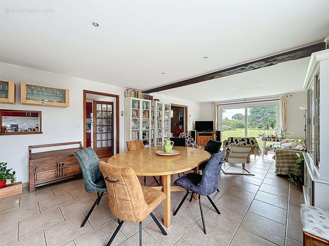 Maison à SAINT-JACQUES-DE-NEHOU