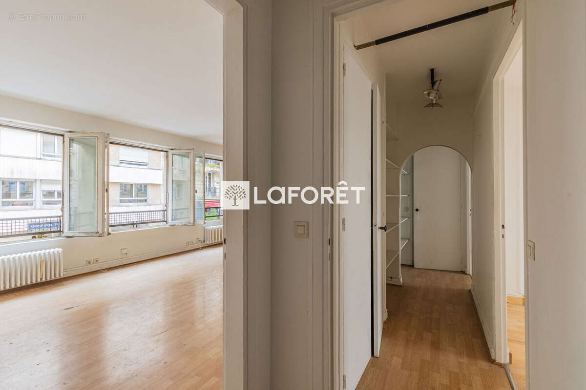 Appartement à PARIS-16E