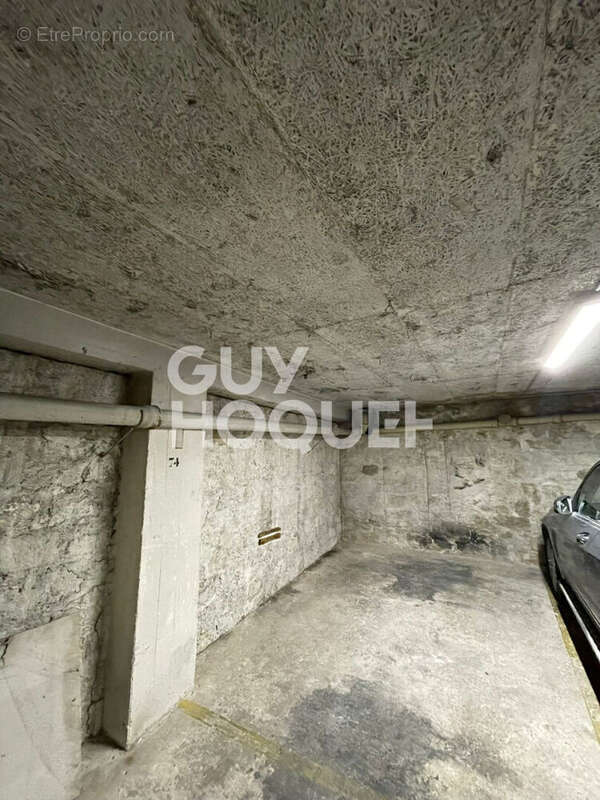 Parking à PARIS-20E