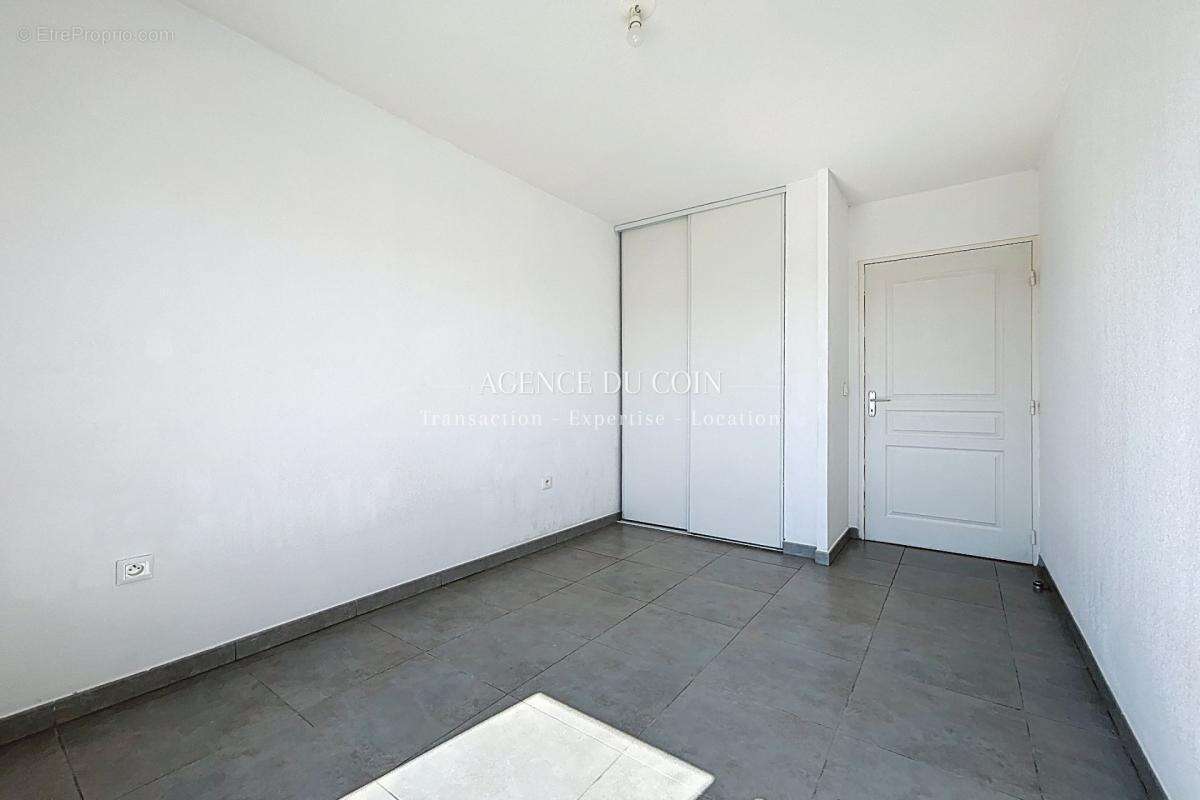 Appartement à LE MUY