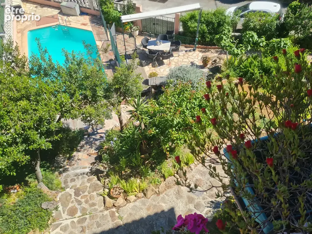 * Vue Mer  imprenable* Maison 5 Pièces avec 3 Chambres * Terrasse et Piscine * Garage * (83430) SAINT MANDRIER SUR MER - photo 4