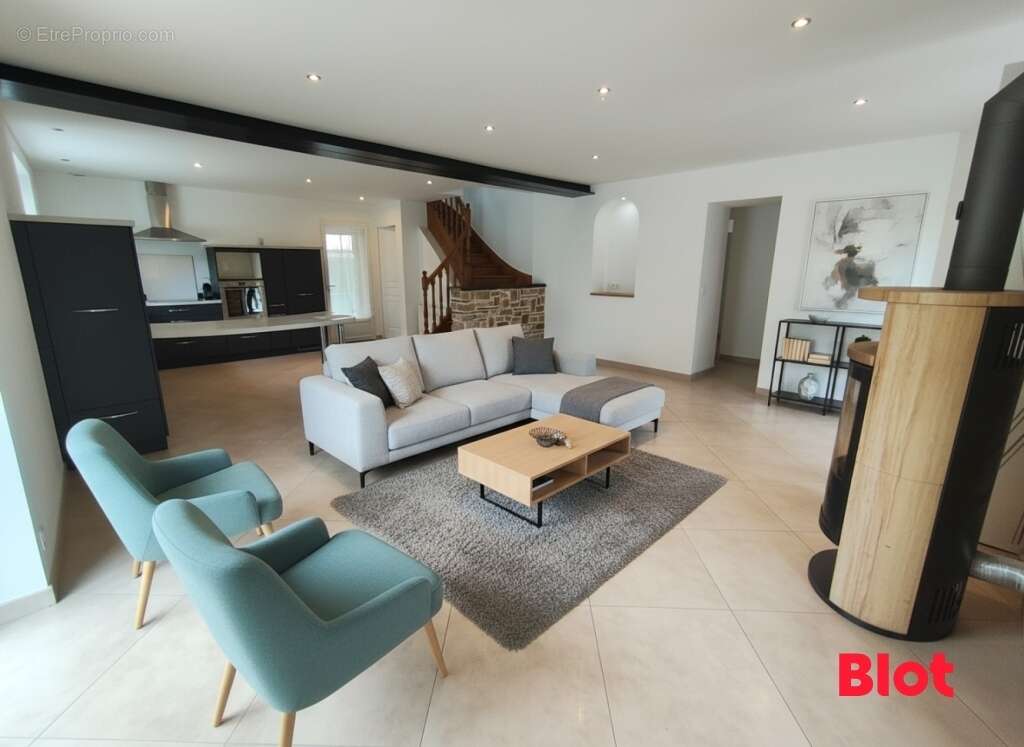 Maison 112 m² à Guipel  - photo 3