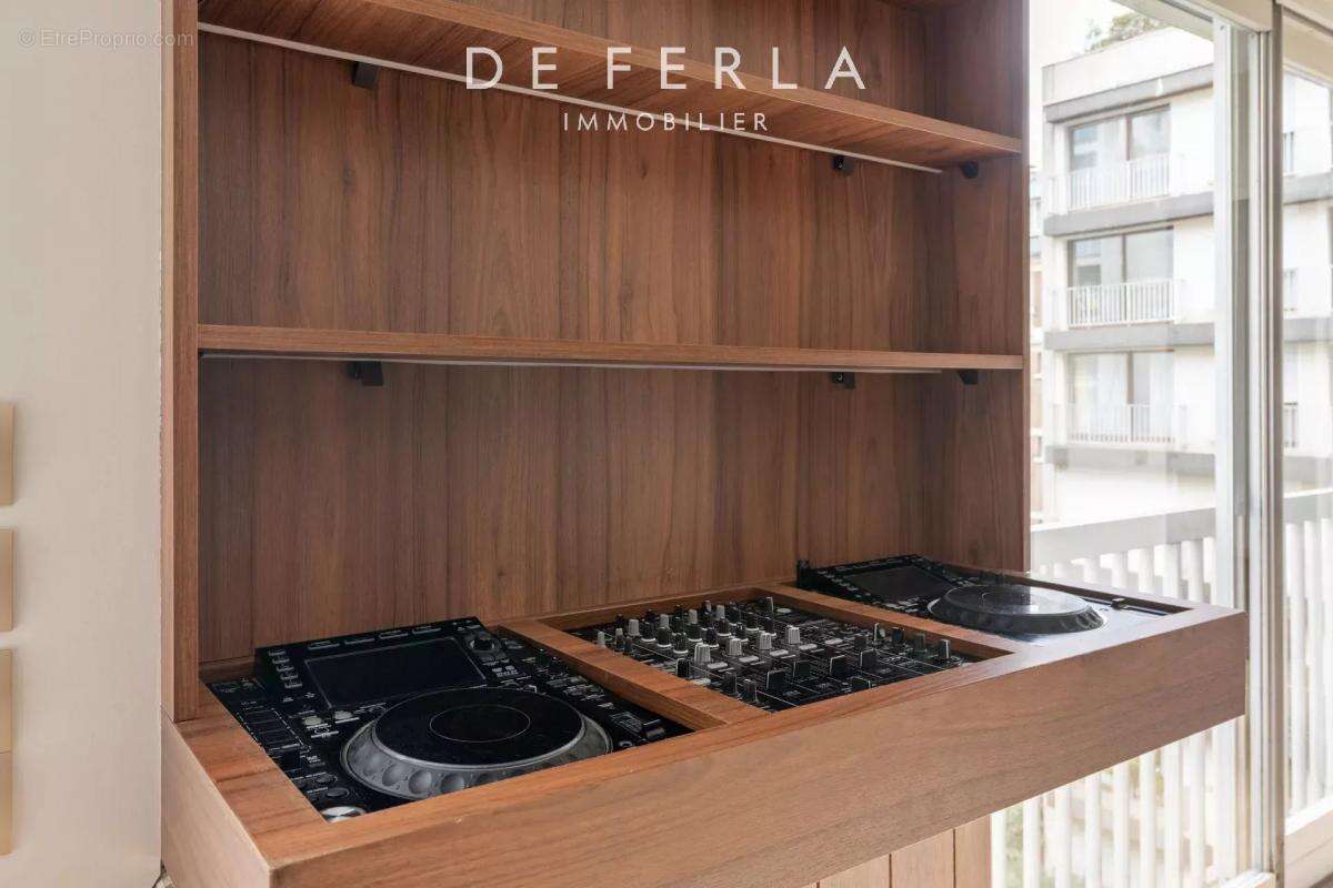 Appartement à PARIS-16E