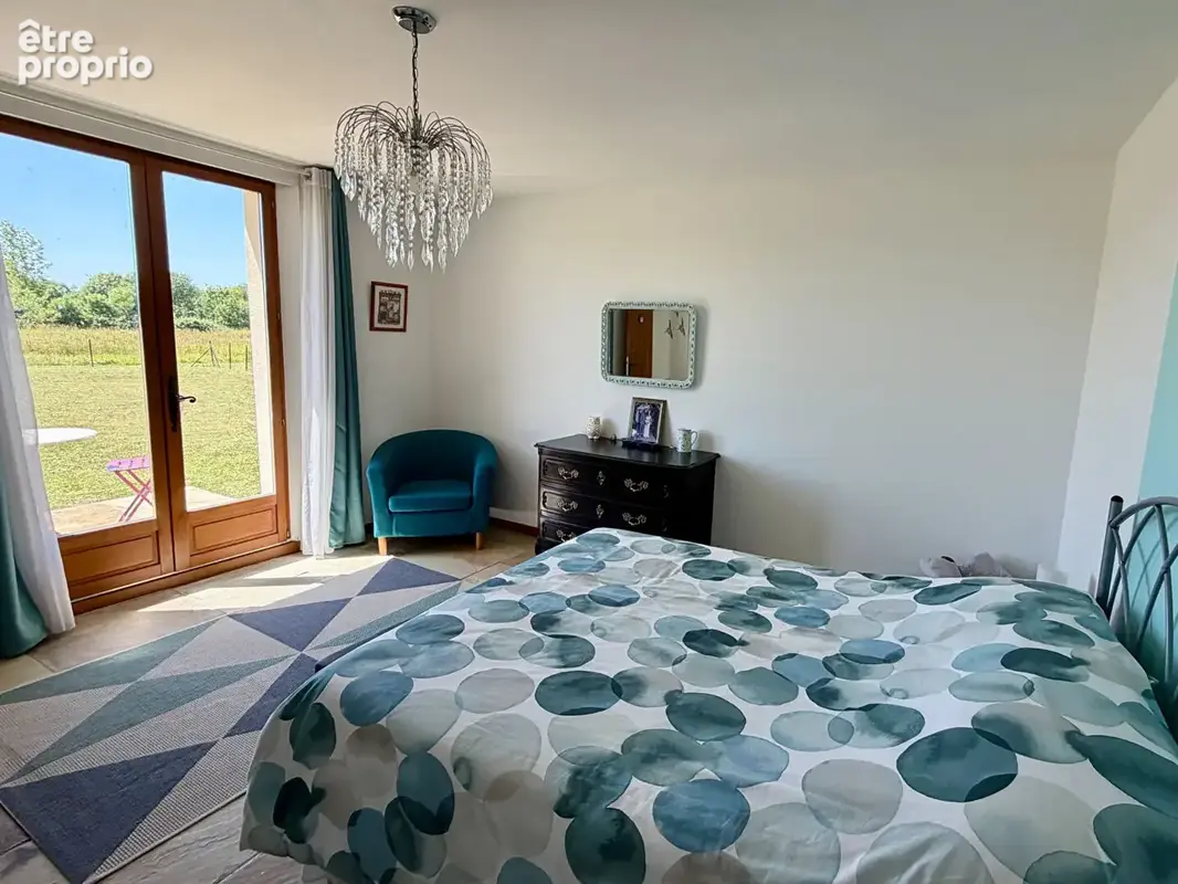 Belles prestations - pavillon de 3 chambres, bar/resto à pied, au calme, tout à l'égout prévu - photo 9