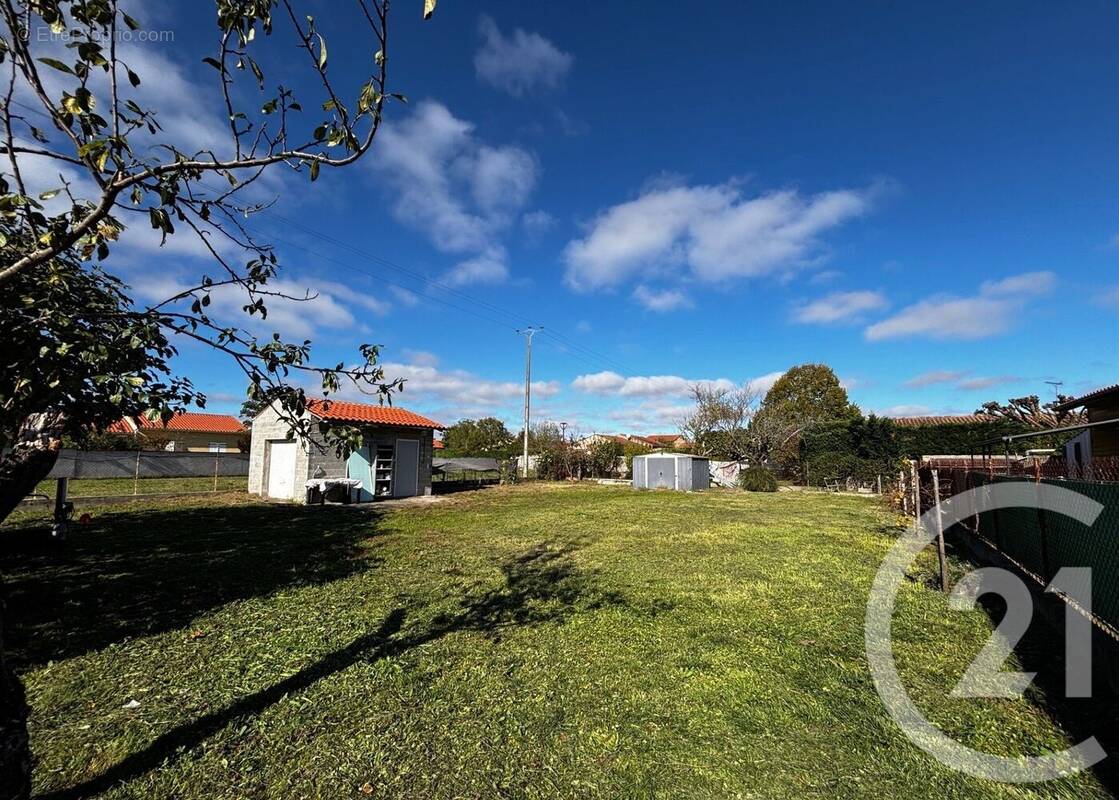 Terrain à LAGARDELLE-SUR-LEZE