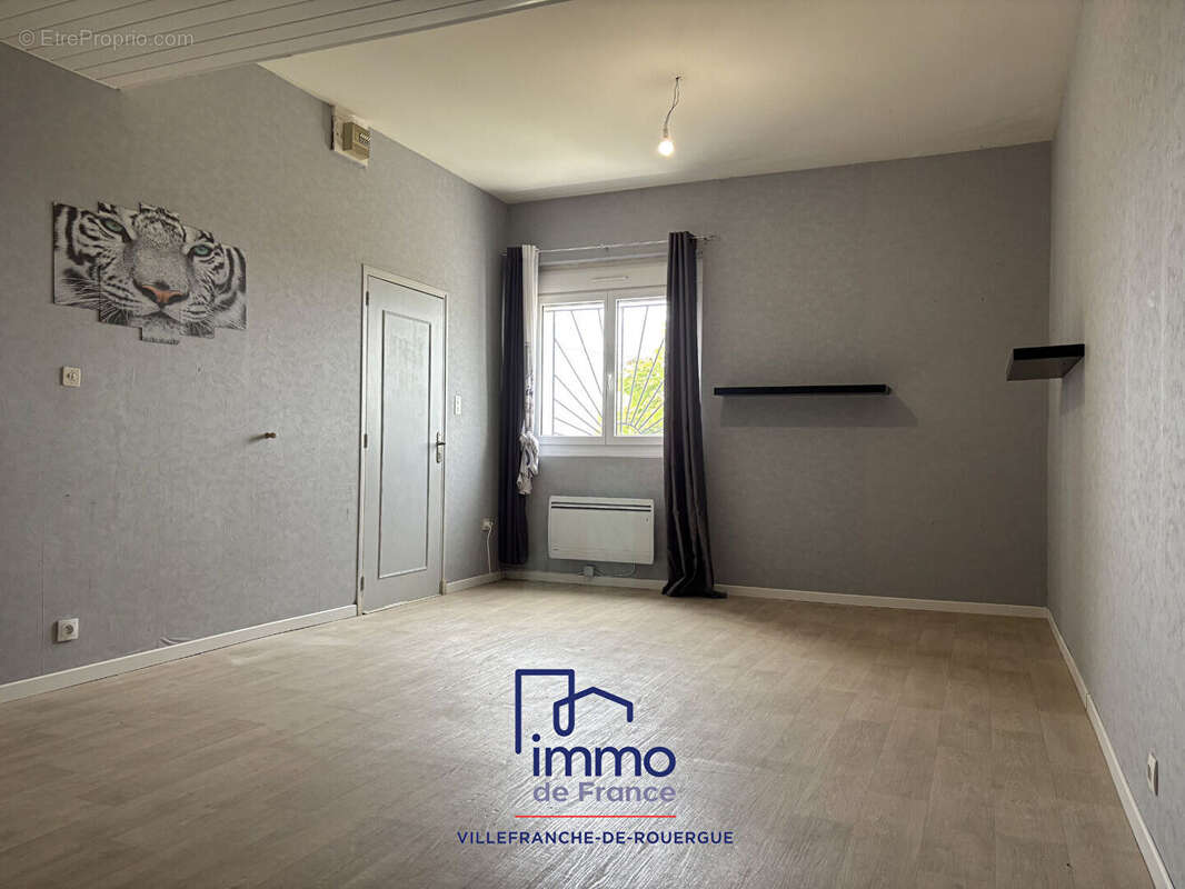 Maison T5 sur deux niveaux 128 m2 avec terrain et garage - photo 10