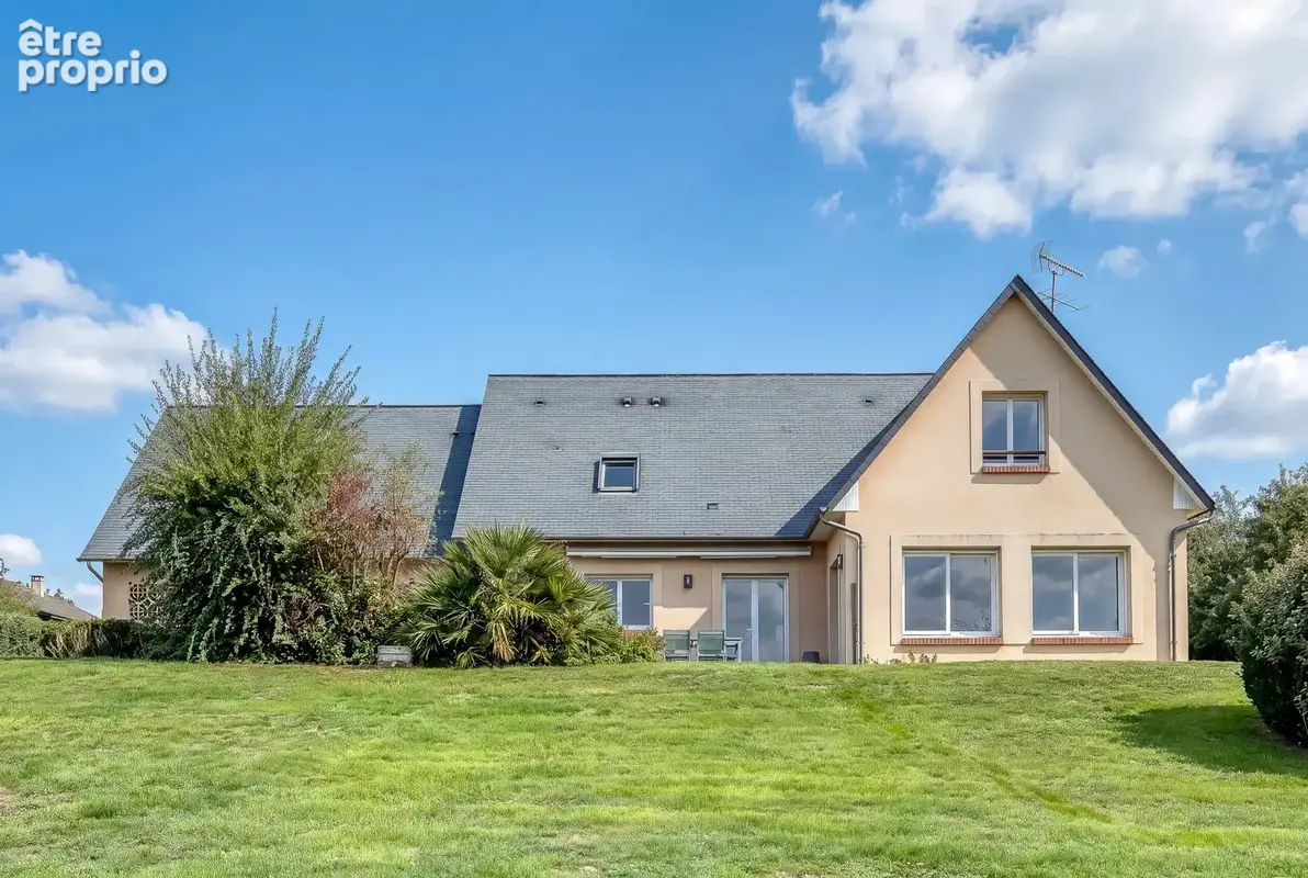 Maison 7 pièces 218 m² · à Équemauville · 218 m² · 576 000 €
