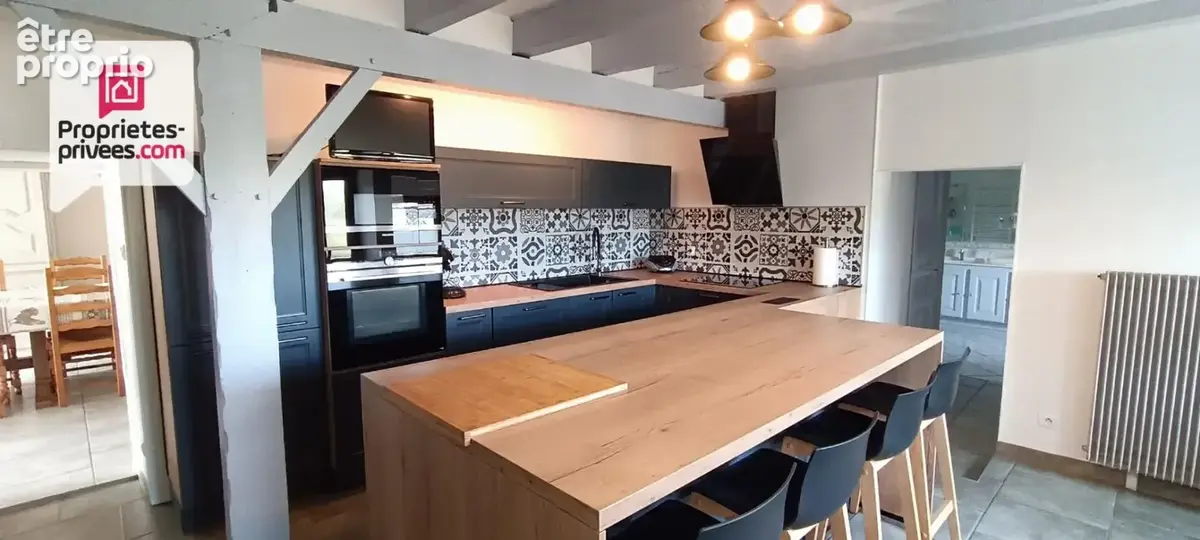 Maison de caractère . 214 m² habitables - photo 2