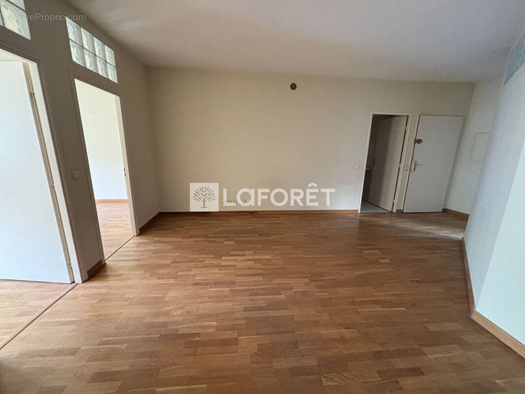 Commerce à SAINT-LAURENT-DU-VAR