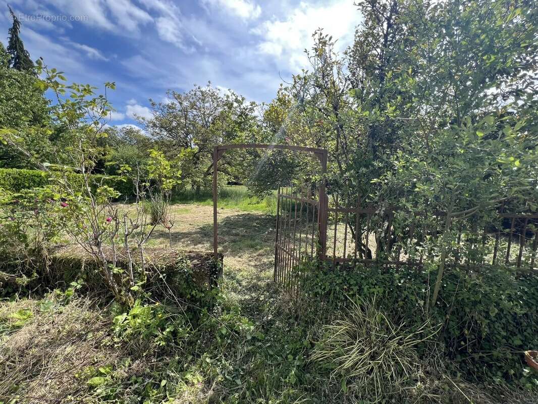 Maison à SAINT-SAUD-LACOUSSIERE