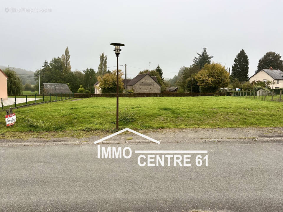 Terrain à LA SAUVAGERE