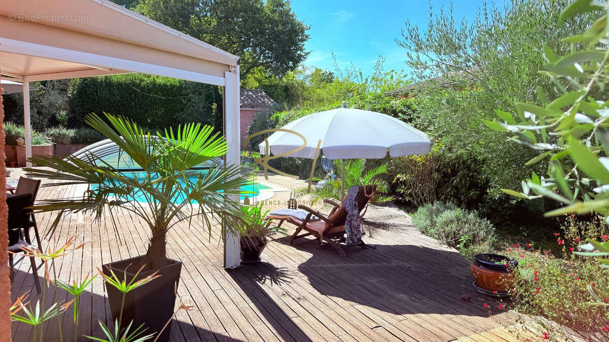 Maison à SAINT-JEAN-DE-MARUEJOLS-ET-AVEJAN