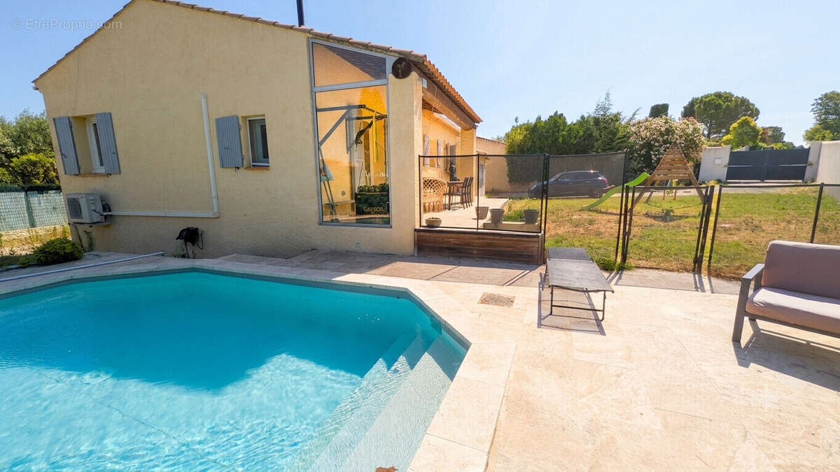 Villa de plain-pied avec piscine, quartier Piscine à Pertuis - photo 2