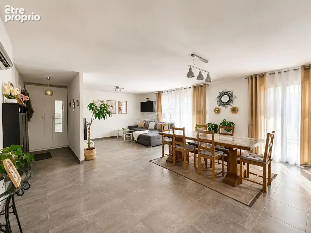A VENDRE - Belle maison familiale T5 au calme, au fond d'une impasse à Saint-Victoret - photo 8